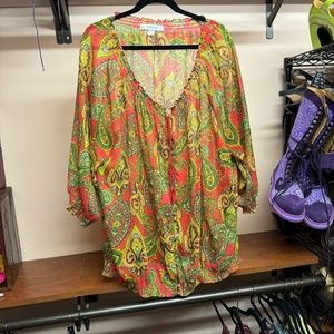 Avenue Salmon & Green Paisley Top, size 30/32